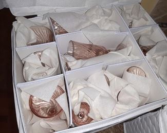 MODERN PINK DINNEWARE SET