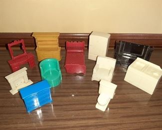 VINTAGE PLASTIC DOLL HOUSE FURNITURE