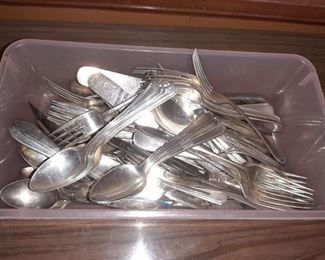 SILVERPLATE FLATWARE