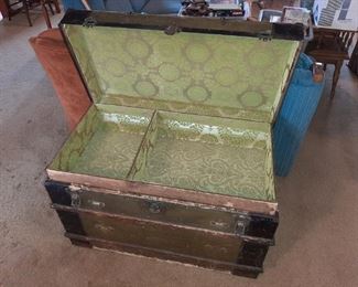 VIEW OF TRUNK - WITH TRAY