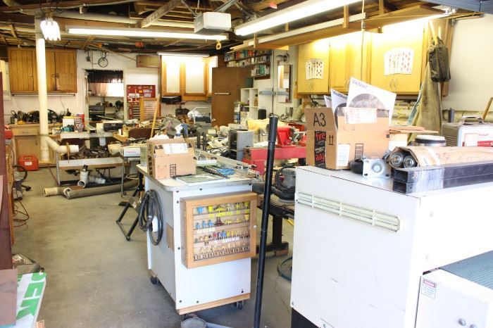 General contractor and cabinet maker shop