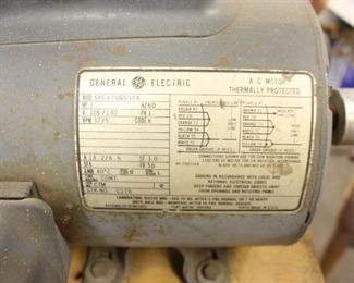 Polishing and grinding table with dust exhaust port