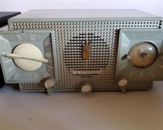 Vintage Zenith Clock Radio