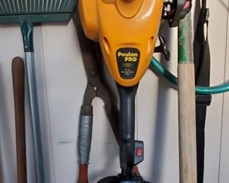 Poulan gas weed trimmer