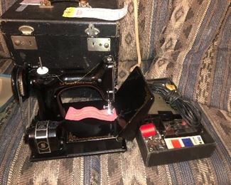 1957 Singer Featherweight Sewing Machine. Serviced with original Case. 