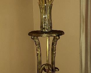 Cast metal plant stand