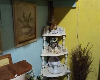 Corner shelf
