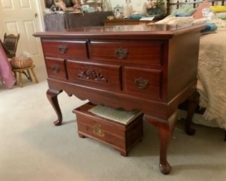 Lane Cedar Chest