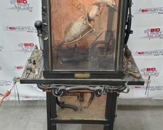 904	
Bird Display Cart by Ron Pippin
Measures Approx 35"x21"x56"