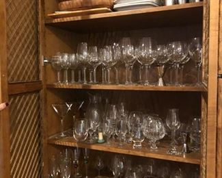 Glassware & dishes 