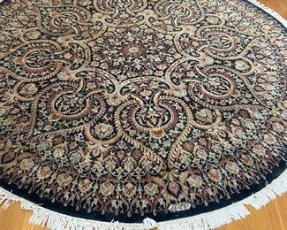 eight feet 5" in diameter stunning  antique round persian rug $800 or best offer