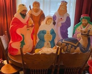 Manger Blow Molds - Kitchen Table & Chairs