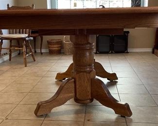 Solid Oak Dining Table w/ 6 Chairs 31x44x66-89in HxWxD