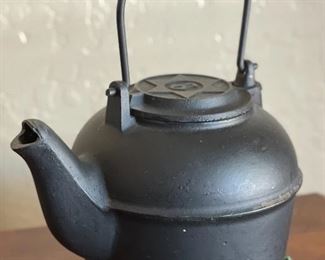 Star top Cast Iron Kettle 11x7x9in HxWxD