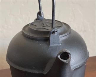 Star top Cast Iron Kettle 11x7x9in HxWxD