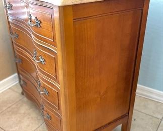 Vintage Marble Top Bow Front 4-Drawer Dresser 31x31x17.5in HxWxD