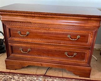 Vintage Blanket Chest Console 27x40x21in HxWxD