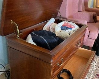Vintage Blanket Chest Console 27x40x21in HxWxD