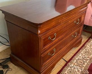 Vintage Blanket Chest Console 27x40x21in HxWxD