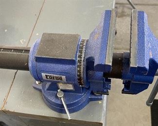 Rolling Wood Workbench with/ Central Forge Vise 36x48x22in HxWxD