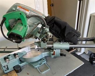 Hitachi C8FB2 8 1/2" Slide Compound Miter Saw