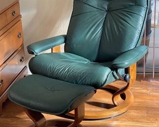 Ekornes Stressless Chair & Ottoman Green Recliner 38x34x32in HxWxD