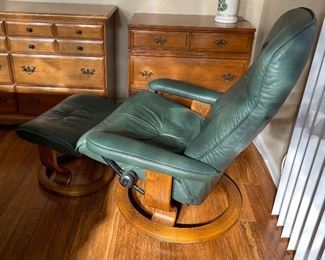 Ekornes Stressless Chair & Ottoman Green Recliner 38x34x32in HxWxD