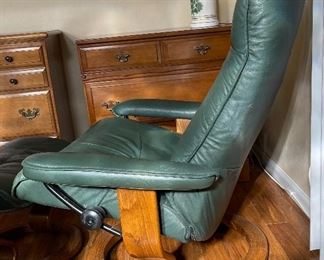 Ekornes Stressless Chair & Ottoman Green Recliner 38x34x32in HxWxD