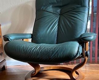 Ekornes Stressless Chair & Ottoman Green Recliner 38x34x32in HxWxD