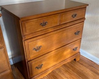 County Maple 3-Drawer Chest/Dresser 30x30x18in HxWxD