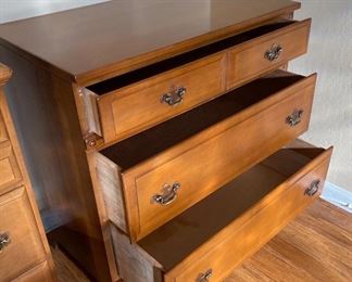 County Maple 3-Drawer Chest/Dresser 30x30x18in HxWxD