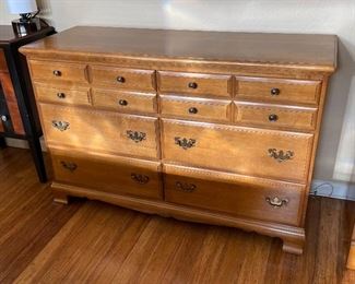 Country Maple 6-Drawer Dresser 32x50x18in HxWxD