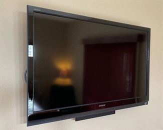 Sony KDL-46Z5100 TV 28x43x4in HxWxD