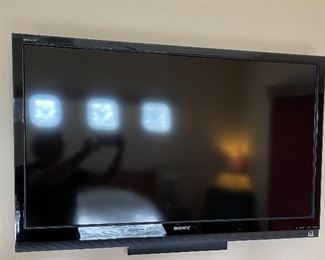 Sony KDL-46Z5100 TV 28x43x4in HxWxD