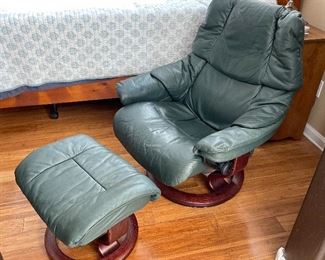 #2 Ekornes Reno Stressless Chair & ottoman Green Recliner 39x28x27in HxWxD