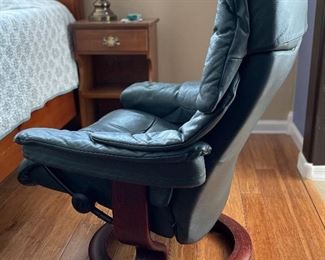 #2 Ekornes Reno Stressless Chair & ottoman Green Recliner 39x28x27in HxWxD