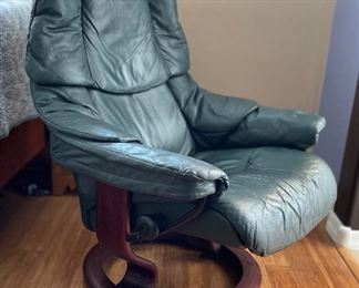 #2 Ekornes Reno Stressless Chair & ottoman Green Recliner 39x28x27in HxWxD