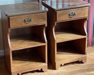 2pc Country Maple Nightstands PAIR 28x17x14in HxWxD