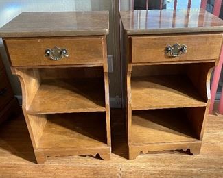 2pc Country Maple Nightstands PAIR 28x17x14in HxWxD