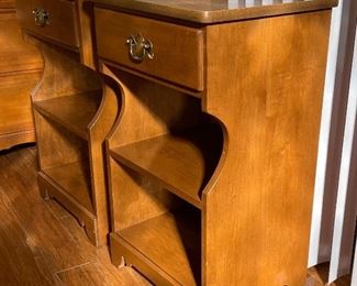 2pc Country Maple Nightstands PAIR 28x17x14in HxWxD