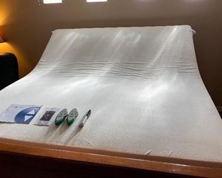 King Sleep Number m7 Mattress w/ Tempurpedic adjustable base and Frame 46x81x90in HxWxD