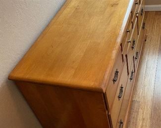 Vintage Maple 9-Drawer Dresser 32x58x20in HxWxD