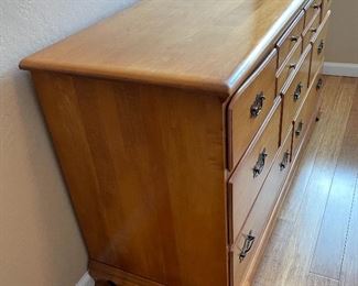 Vintage Maple 9-Drawer Dresser 32x58x20in HxWxD