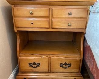 AS-IS Vintage Maple Nightstand single 26x22x15in HxWxD