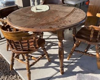 Game table w/ Chairs