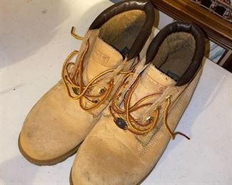 Size 9M Timberlands $8.00