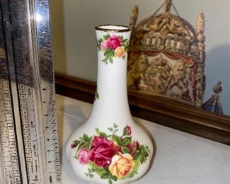 5" Old Country Rose Royal Albert Vase $6.00
