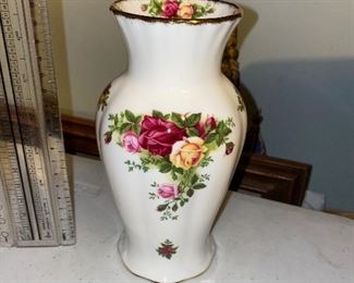 7" Old Country Roses Royal Albert Vase $10.00
