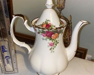 Old Country Roses Royal Albert Teapot $48.00