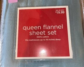 Queen Sheet Set $7.00